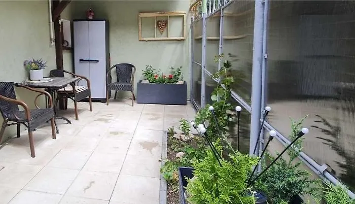 Apartman Black Church